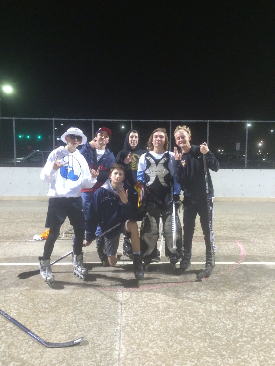 LHSBLADECLUB's tweet photo. Your LHS Varsity Bladers!! Good work tonight fellas #brokenheart = #brokenstick https://t.co/ZAJYPBwhDL
