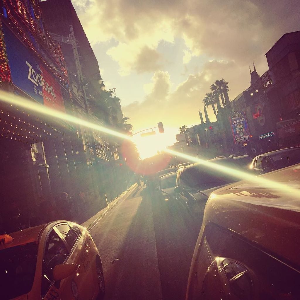 layoverlife's tweet photo. Goodnight from California #la #losangeles #hollywood #walkoffame #feelinglikeamoviestar #usa #sascrew #layover #yel… https://t.co/RUGN6Dno1Q