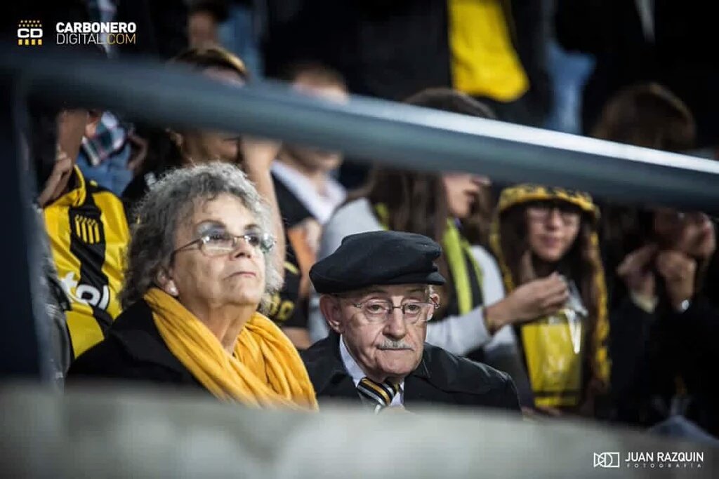Por los de antes, los de ahora y por los que vienen, VIVA SIEMPRE PEÑAROL