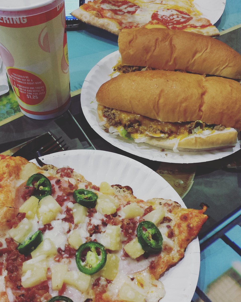 Kemeah520's tweet photo. #pizza and #grinders for #dinner
#weekdaydate with @MandoMerchant https://t.co/XyrLHAGIfP