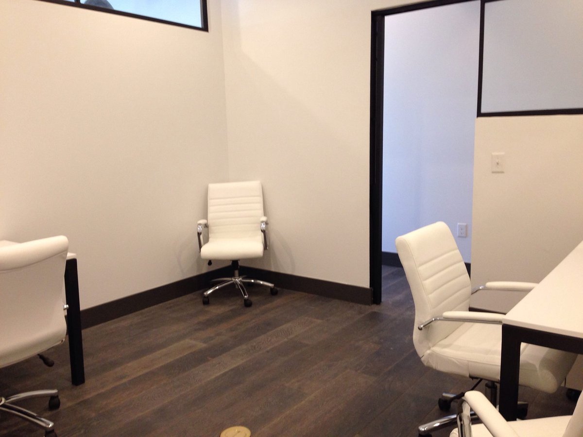 EngageCowork's tweet photo. Check out the one and multi-person offices with natural lighting @GravityWorkspa1, 1st #cowork space in #RoundRock. https://t.co/FG9hpRkcNY