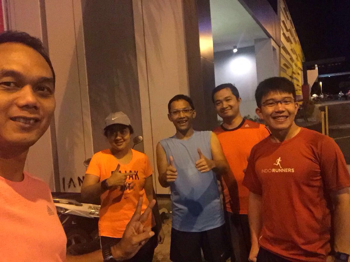IndoRunnersMDC's tweet photo. #TNR tadi malam. ada runner dari @runnersmdn mutasi ke @IndoRunnersMDC #MariJoLari #MariLari https://t.co/ywBWkDXpl2