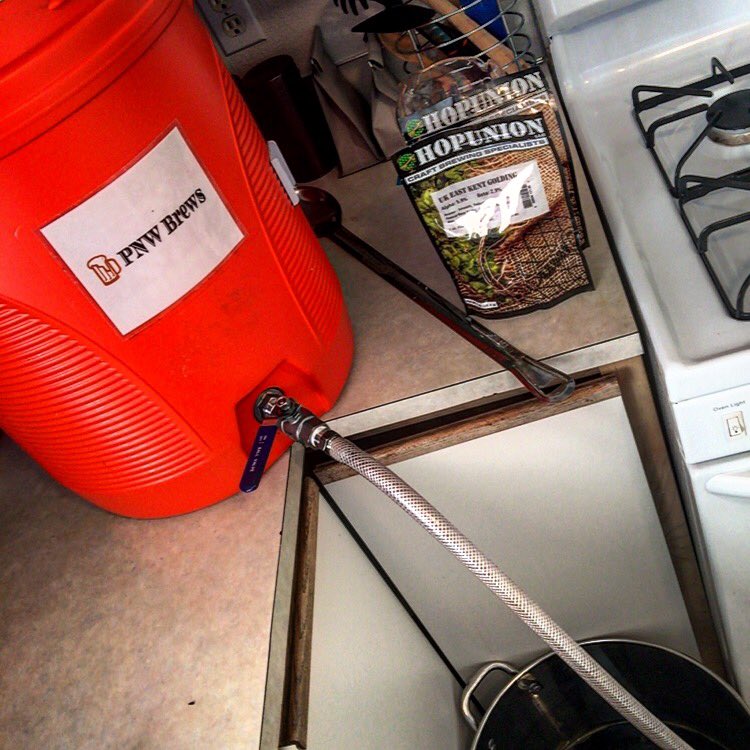 PNWBrews's tweet photo. Brew day!!!😎 😜 🍻 #beer #homebrew https://t.co/Lcdg1YlFuU