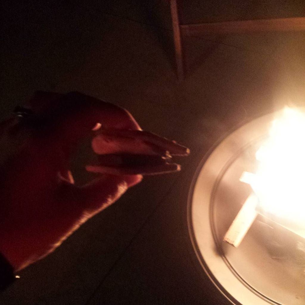 g33klady's tweet photo. S'mores made #gfdf with #EnjoyLife dark chocolate and #Schar honeygrams #perfectbackyard #โฆ https://t.co/G7IhOqEg89 https://t.co/b4yK1sRL0I