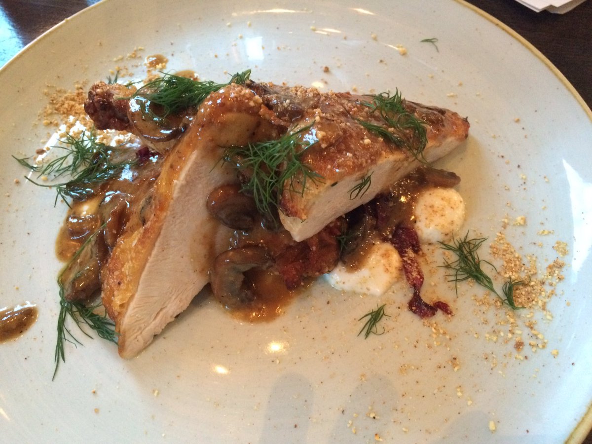 sarah_a_perkins's tweet photo. Fresh, creative comfort food from the fantastic @tomcancook at @whiteoaktavern 🙌 https://t.co/LWL6cx6I9Q