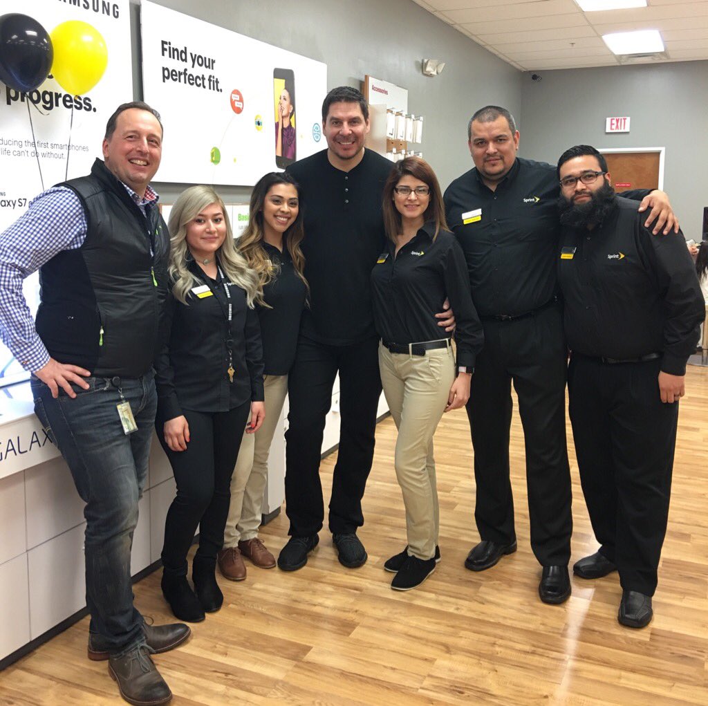 marceloclaure's tweet photo. Great job at the @sprint store in Oak Hill When I was there they did 8 lines @Illinois_BStar https://t.co/Xg1KhGzW1V