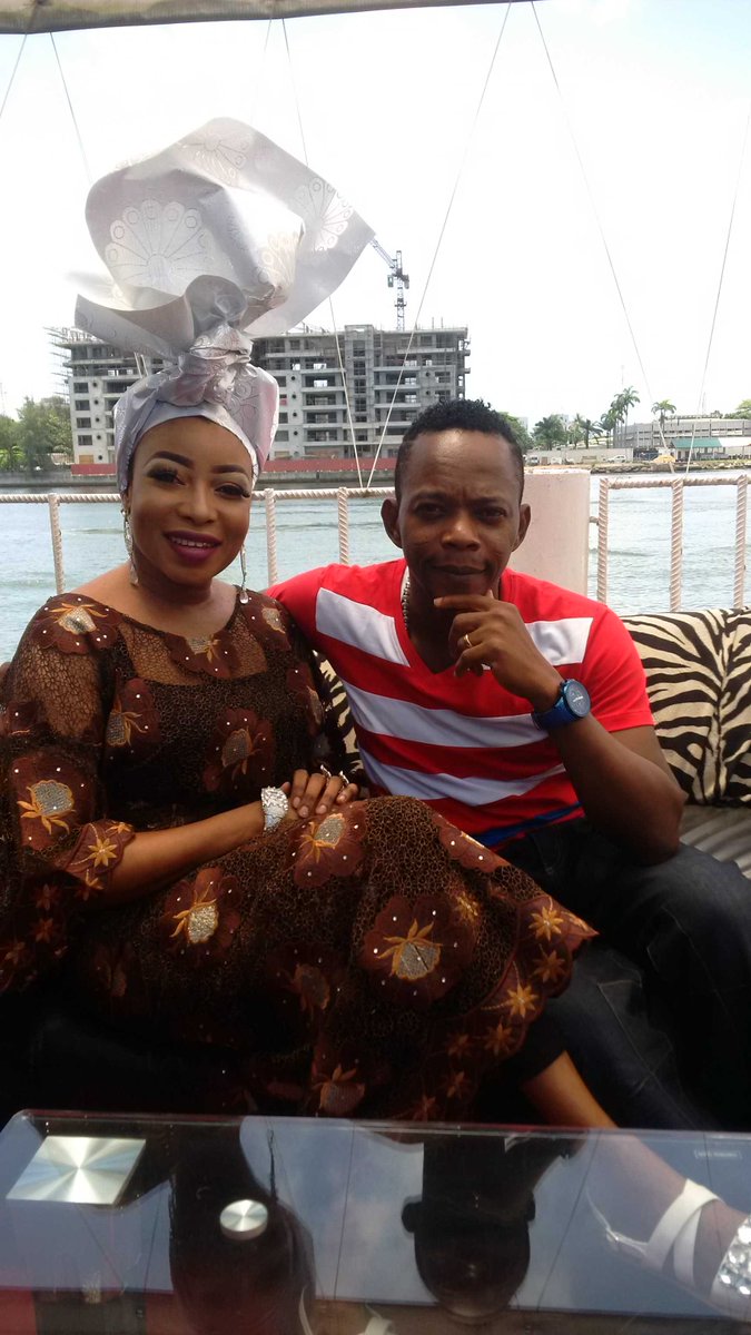 Courtofodds's tweet photo. With mah sis @lizanjorin #ILULe music video shoot #classic https://t.co/zMk2uL9oKx