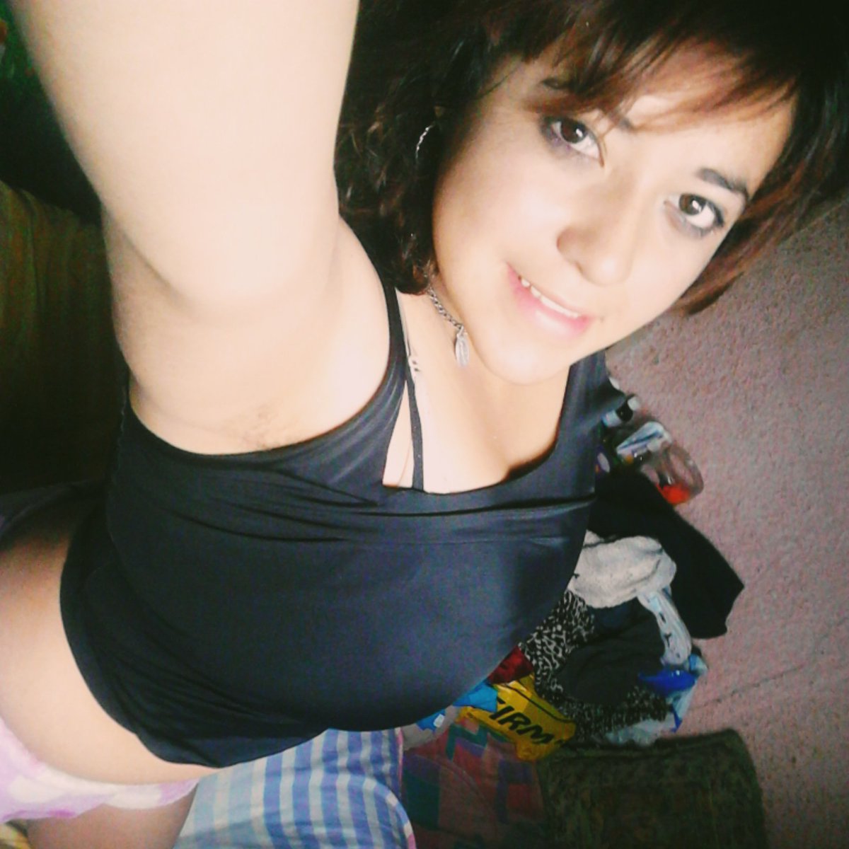 lauraroman21's tweet photo. Buenas noches... En pijamita escuchando el @El_Trasnoshow @tavobernate @kevincaracol https://t.co/eABcZife6t
