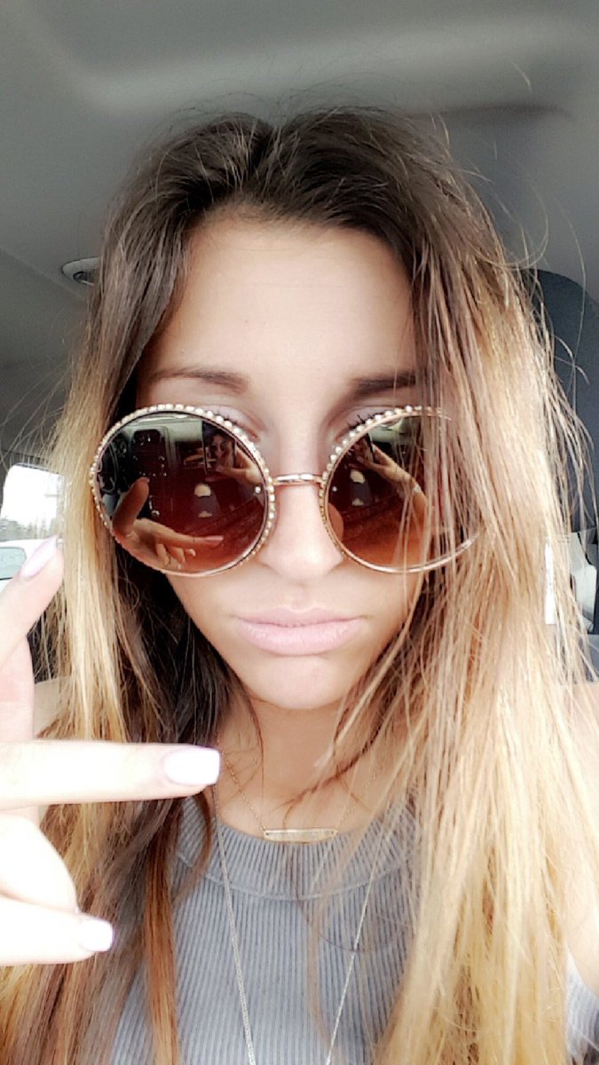 OhioBaddies's tweet photo. Follow @allycharara she's gorgeous love the glasses 😍😍 https://t.co/ItNGRGyck9