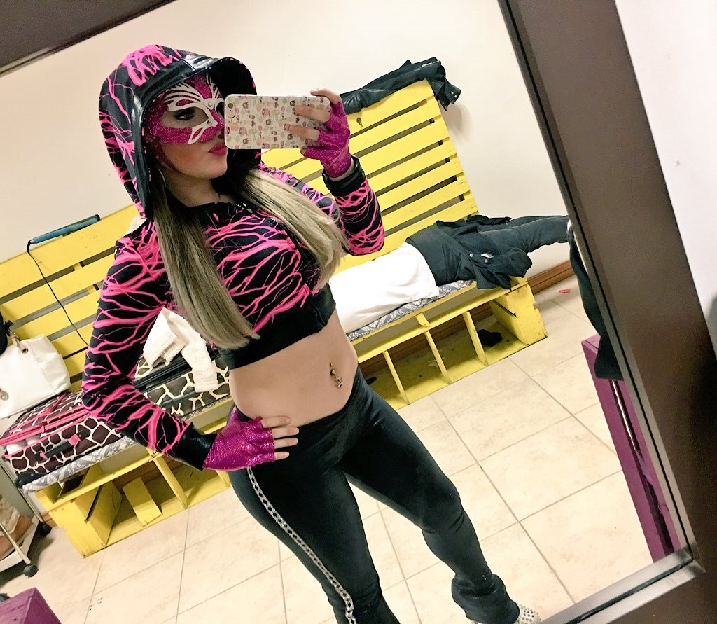 multimedios tv on Twitter: Ella es @Emahuevo la puedes ver en estos momentos en Las Noches  