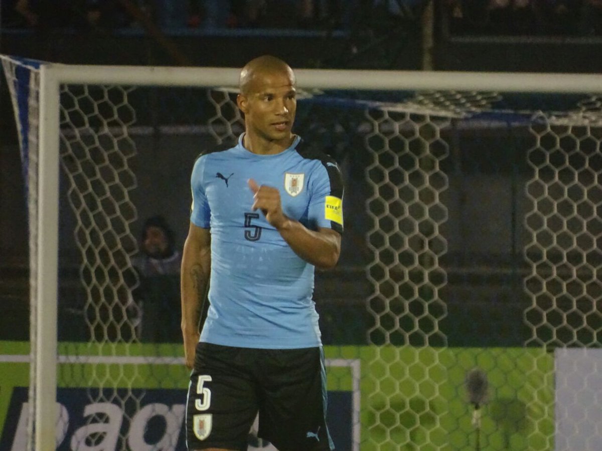 #Eliminatorias | <a href="/Uruguay/">Selección Uruguaya</a> venció 1 a 0 a <a href="/TuFPF/">Federación Peruana de Fútbol</a> y alcanzó la primera posición con 13 puntos: auf.org.uy/Portal/NEWS/87…