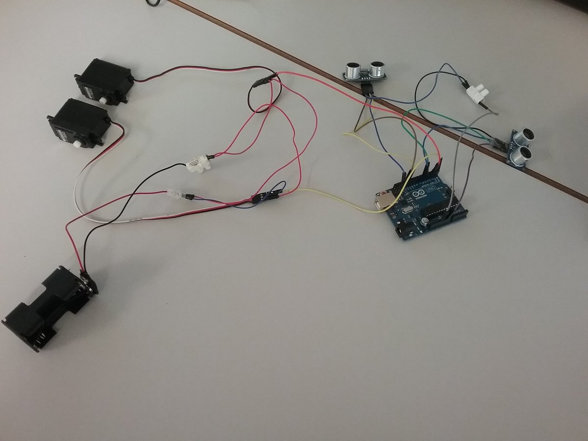 groupe3a1's tweet photo. Nous avons fini le câblage du robot 😊 #morgane https://t.co/HC0dM7kQWM