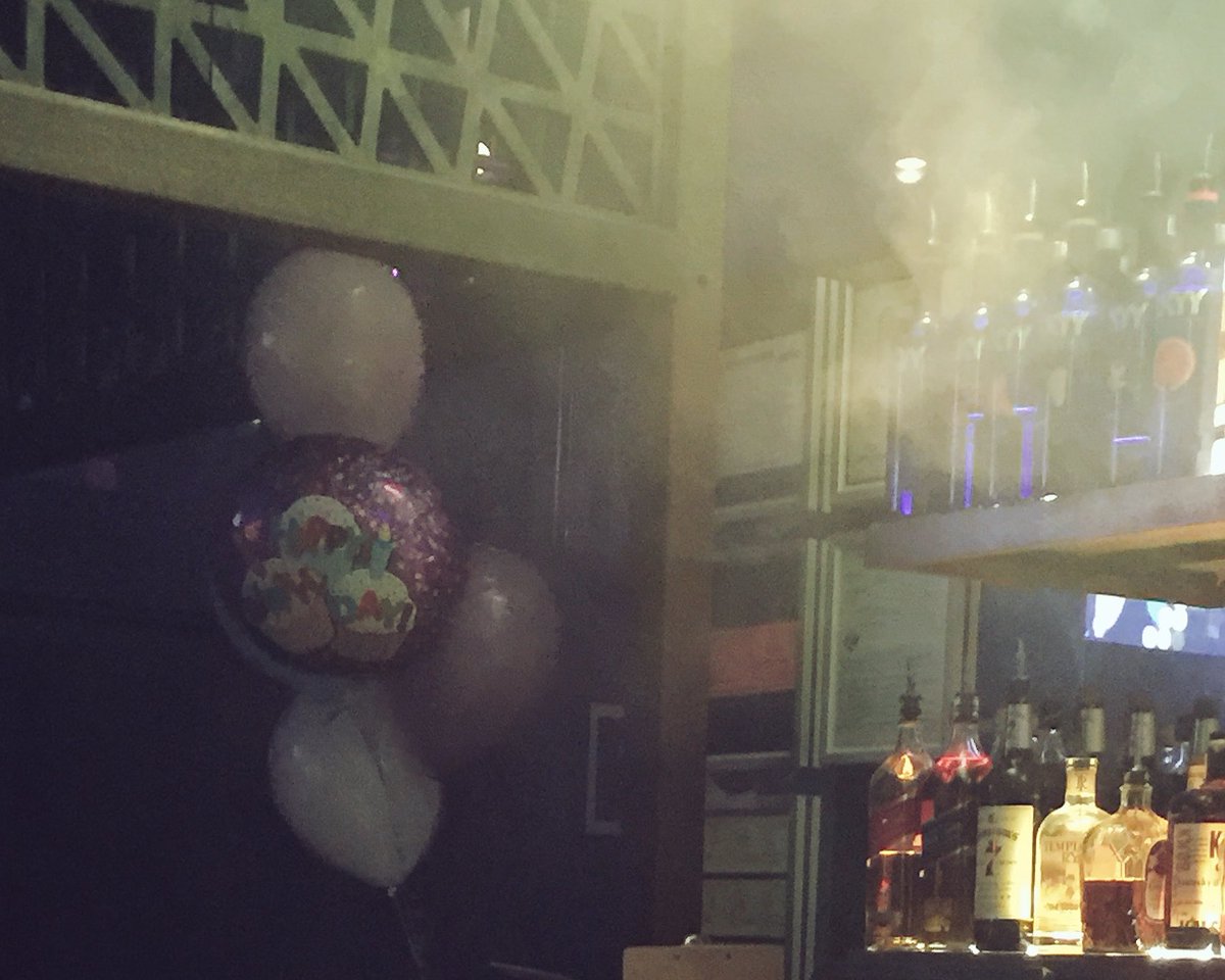 esl_fox's tweet photo. Explicame como terminé en el cumple del barman?!?! Jajaja #byeByeSF #partyAllnite https://t.co/qmGI0gq7Gz