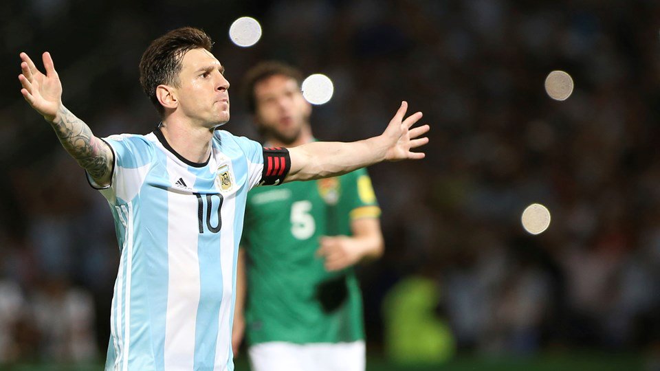 FCBarcelona's tweet photo. Messi and Alves on target for Argentina and Brazil in Russia 2018 qualifiers https://t.co/vZJawzdefO https://t.co/1D1s26S8A4