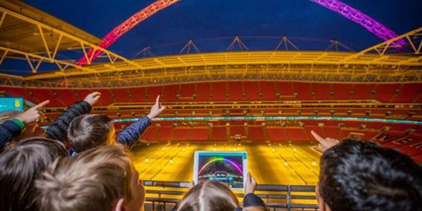 EE teaches kids how to code by inviting them to create Wembley Arch light show bit.ly/22Lc76S