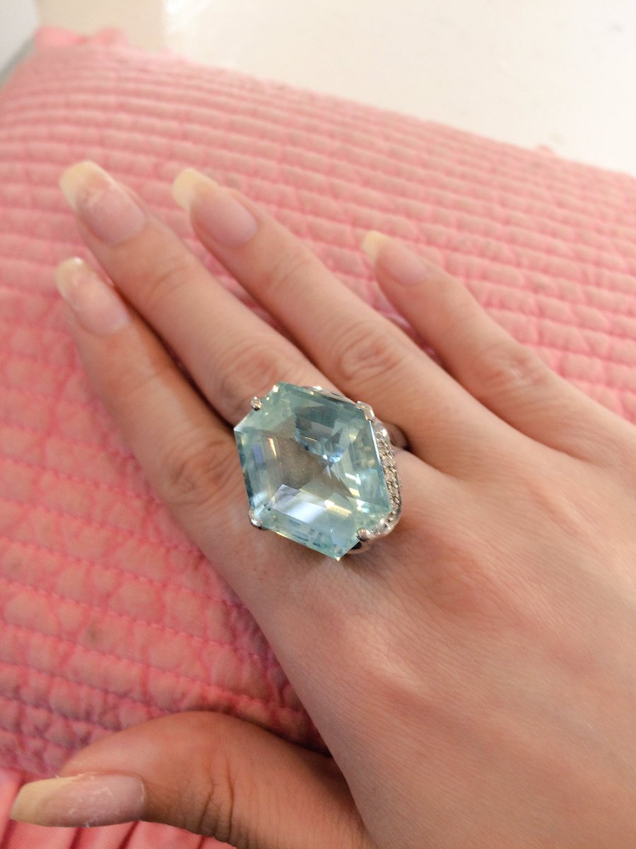 Peco Twitterissa Kosunatsuki 大きい 綺麗 なんだか宝石指輪型の飴ちゃん思い出した O