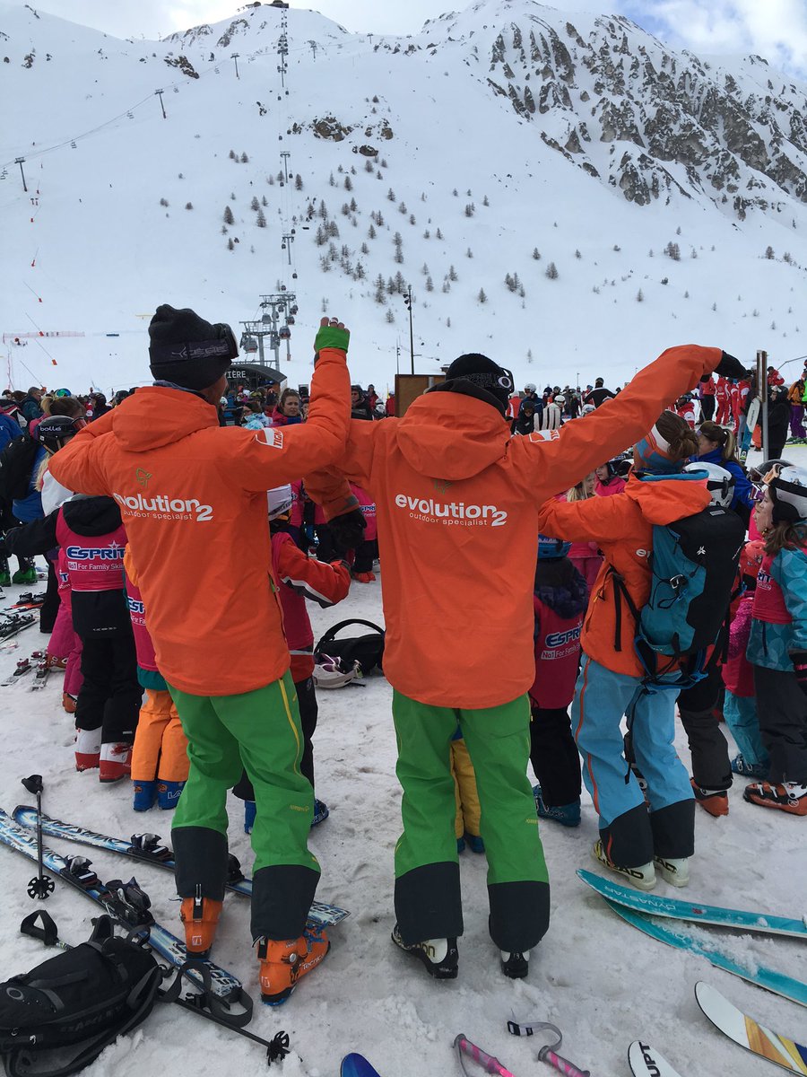 Warm-up with <a href="/EspritSki/">Esprit Ski</a> in #TignAddict 😃