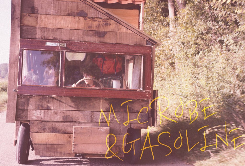 미셸 공드리의 어린 시절 이야기를 바탕으로 만든 영화 <마이크롭 앤 가솔린> http://goo.gl/cD4eEHTranslate post