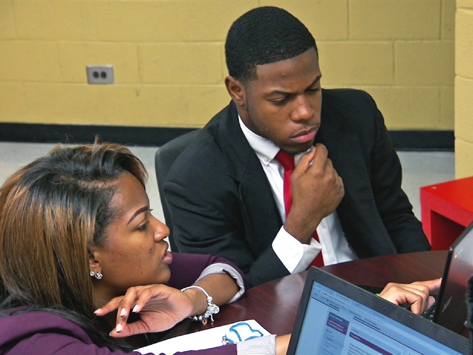 edutopia's tweet photo. How one high school supports their graduates throughout their college careers: https://t.co/Bx8KrcOLwd. https://t.co/CushPG1S5k