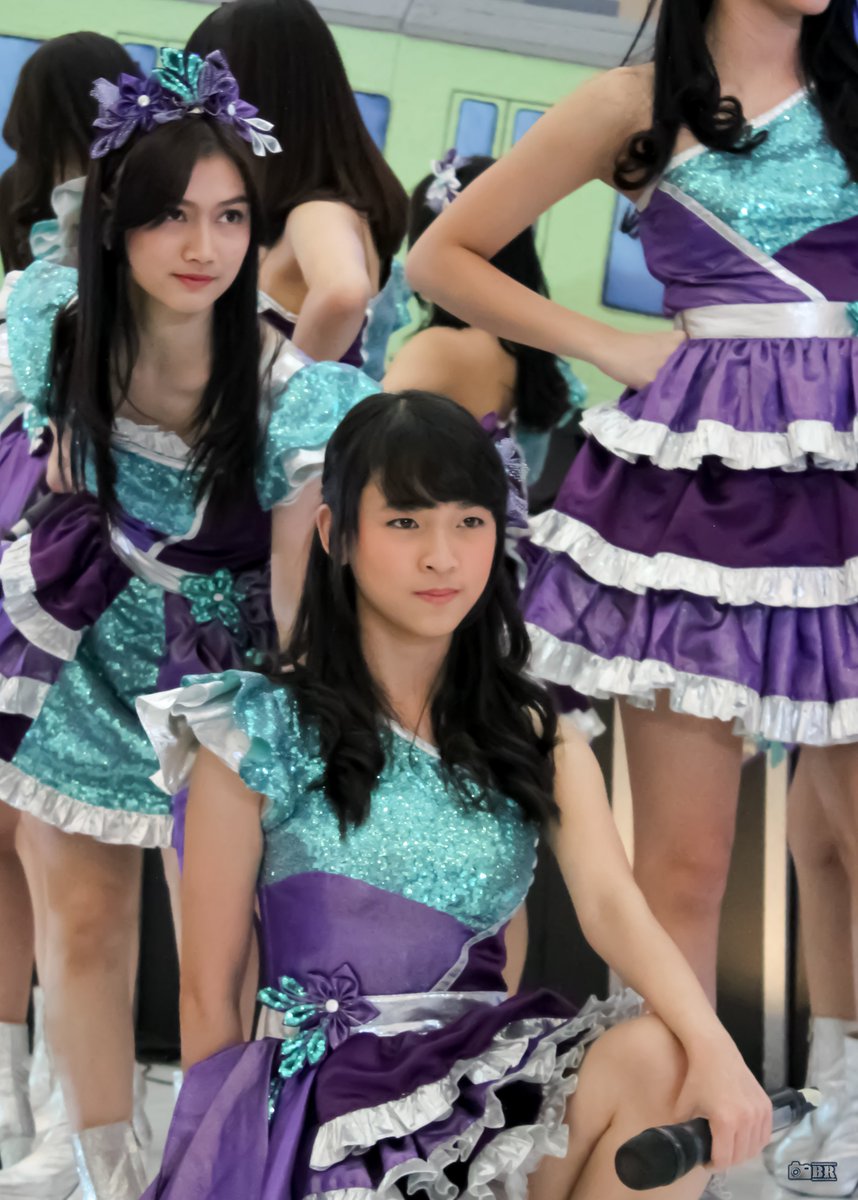Semangat <a href="/H_ElaineJKT48/">Elaine Hartanto</a>