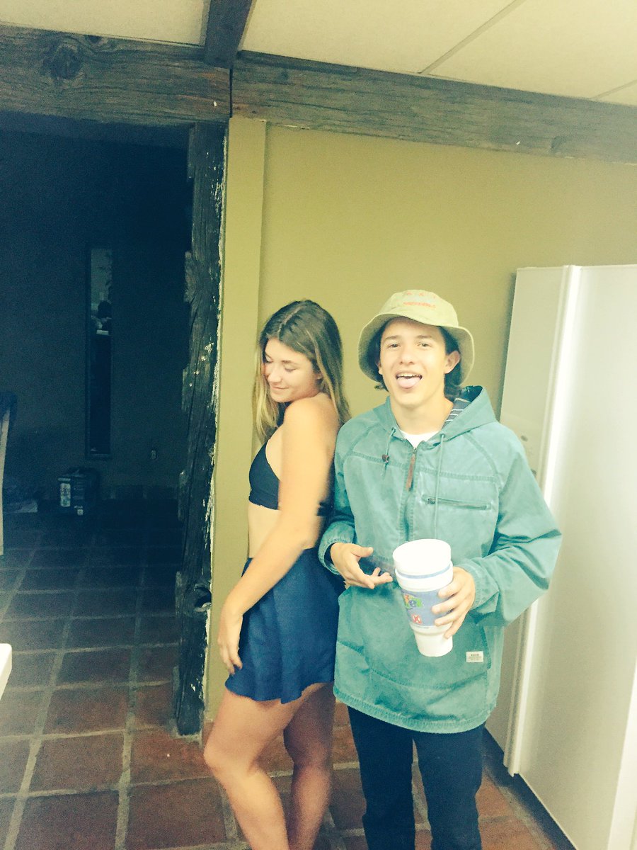 _ohhparker's tweet image. I just left earth #Fetti #springbreak16