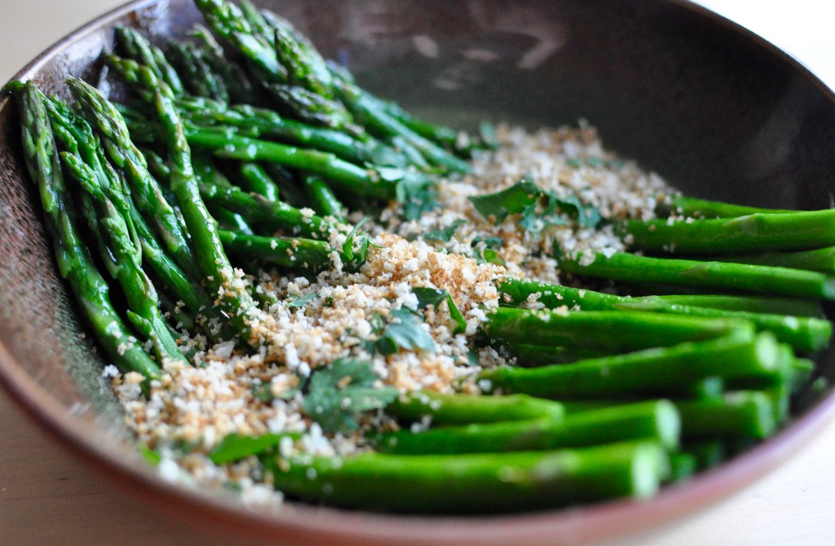 musicwithdinner's tweet photo. Simple asparagus supper, just add panko crumbs, parsley, &amp; olive oil. #recipeoftheday https://t.co/9e1wvfLqOu https://t.co/jiOyBSjZTB