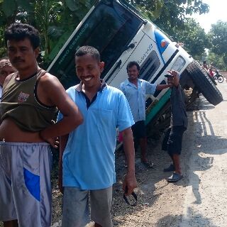 <a href="/KecamatanJati/">kecamatan jati</a> ada truk trperosok di klatak. Untk roda 4 bisa lewat jalur alternatif klatak jeruk randu.