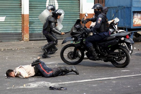 Mari_Skinny's tweet photo. #DecimosNoALaAmnistia  para los asesinos que se esconden detrás de una protestas "Pacificas" para seguir jodiendo . https://t.co/0UlF29Qtq3