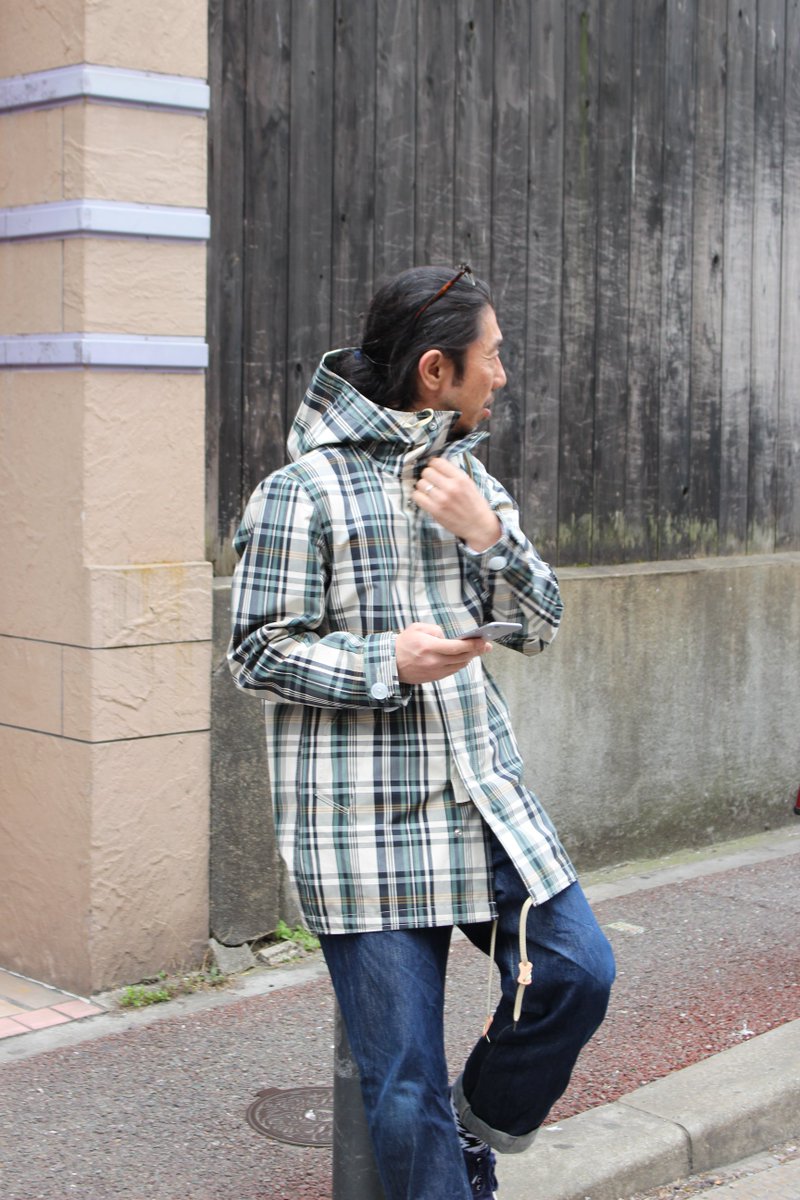 GORE-TEX®︎マドラスチェックSHELL COATは、今日みたいな急な雨でも