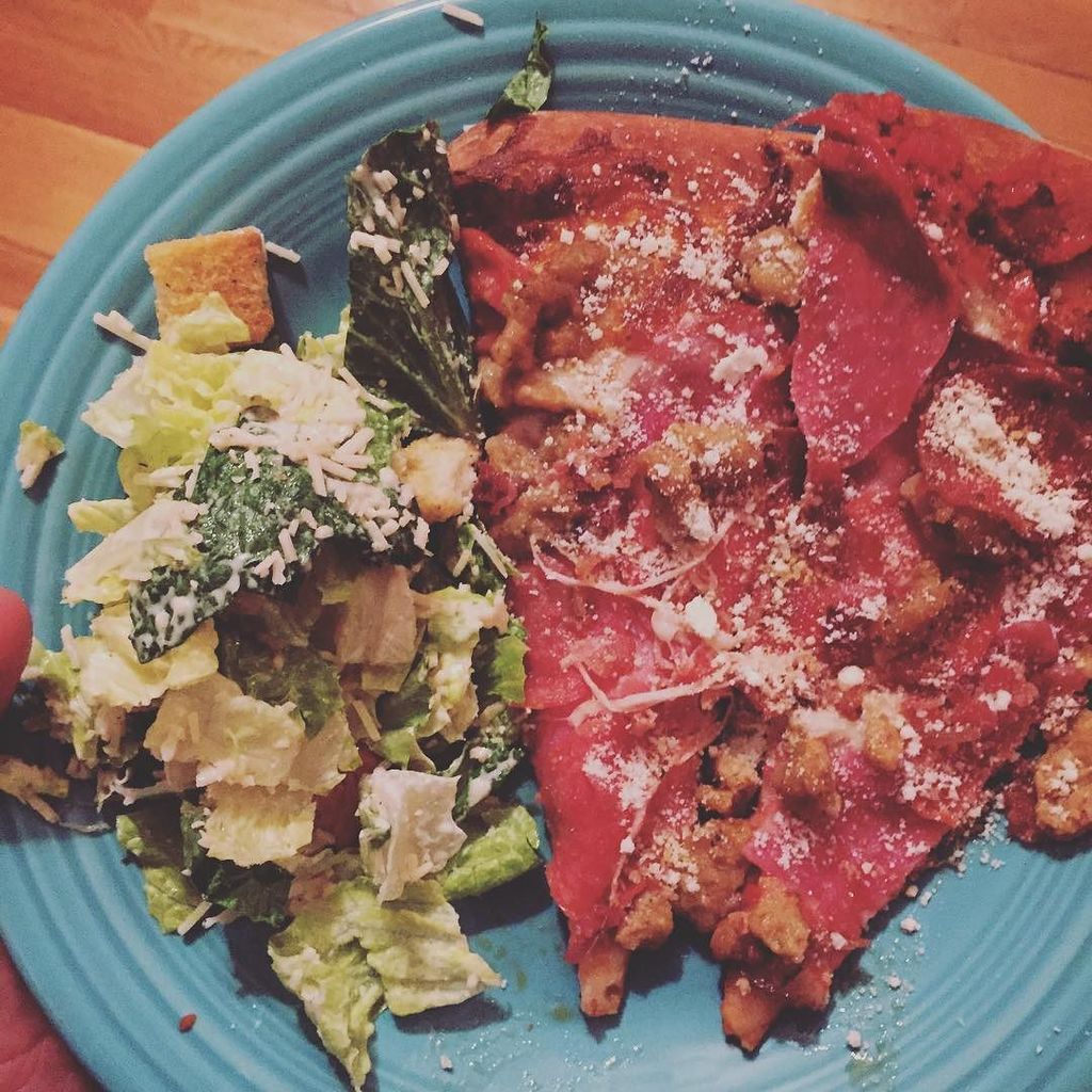 jennyonthespot's tweet photo. Shhhh... nobody tell my body what just happened. #pizzaisgoals #notglutenfree #notdairyfre… https://t.co/zt8CgltSI5 https://t.co/PY4YepXnam