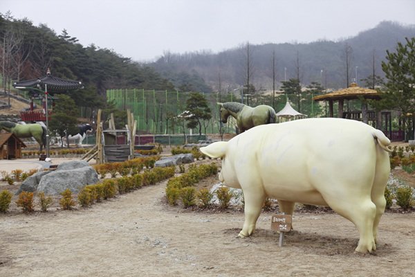 안동에는 안동휴그린골프장, 유교랜드와 더불어 안동문화광광단지를 대표하는 온뜨레피움이 있는데요~ 이곳은 경북북부지역 최대 규모의 열대온실을 갖춘 테마형 공원입니다! 다양한 희귀식물 보러 떠나봅시다~ #온뜨레피움