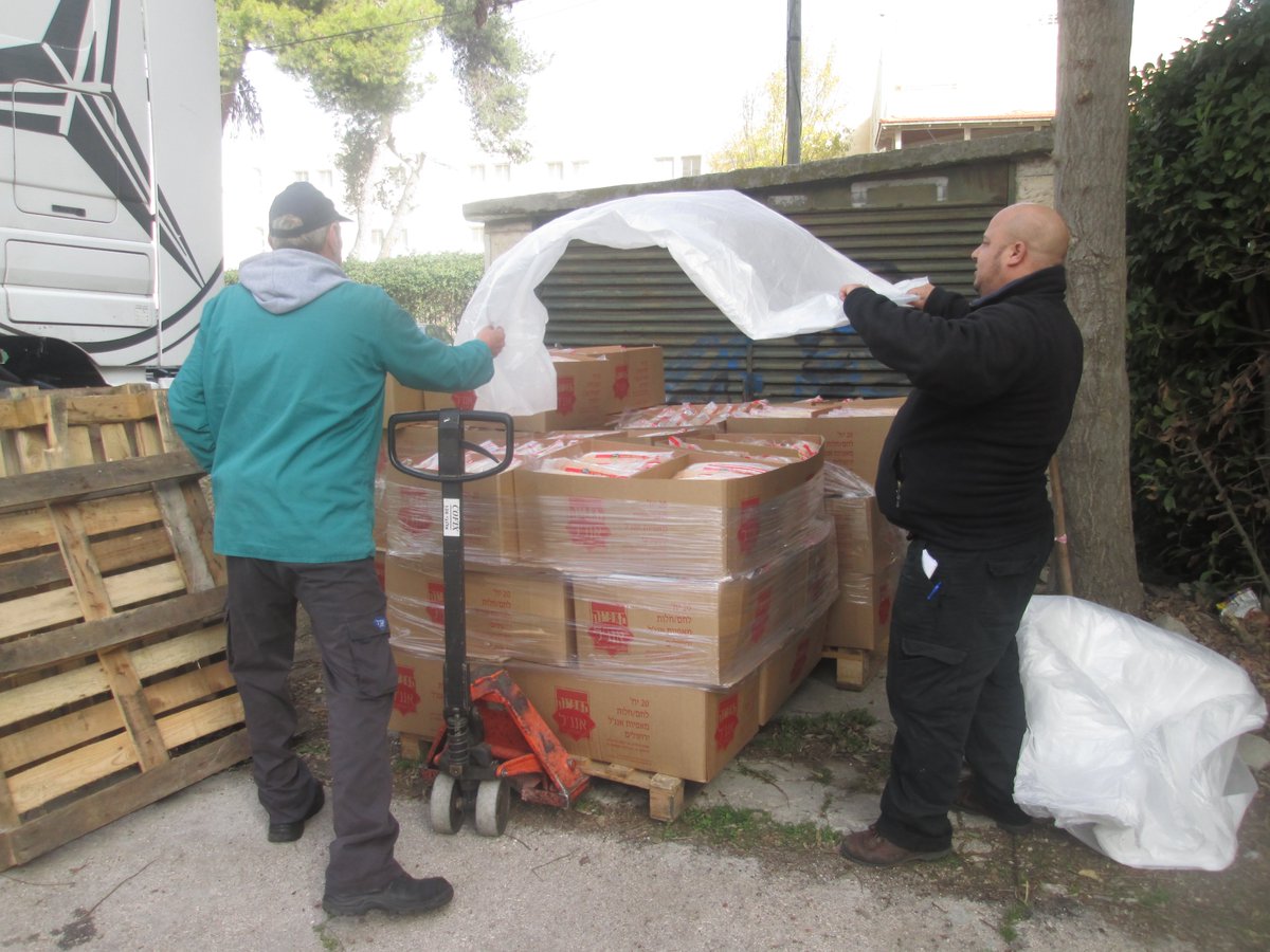 breadforisrael's tweet photo. Chaifa got 1390 loaves of bread today, fresh and tasty!! #israel #feedisrael https://t.co/VZcEiAfiaU