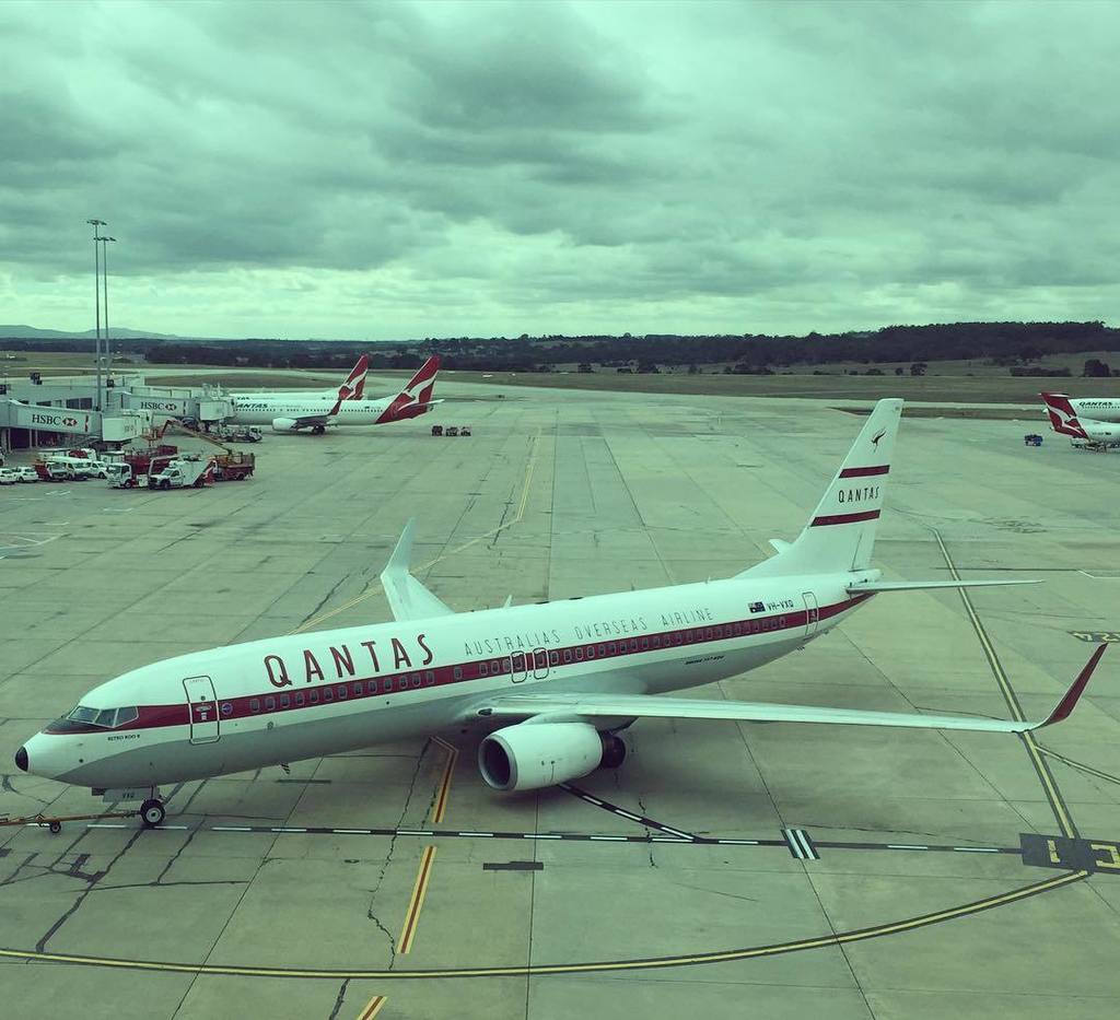 DeltaBravo33's tweet photo. Instagram : by ajfromthegong - @qantas' beautiful #retroroo2 #Boeing #737 pushing back from gate C1 at #Melbourne a… https://t.co/5THMdnUNtw