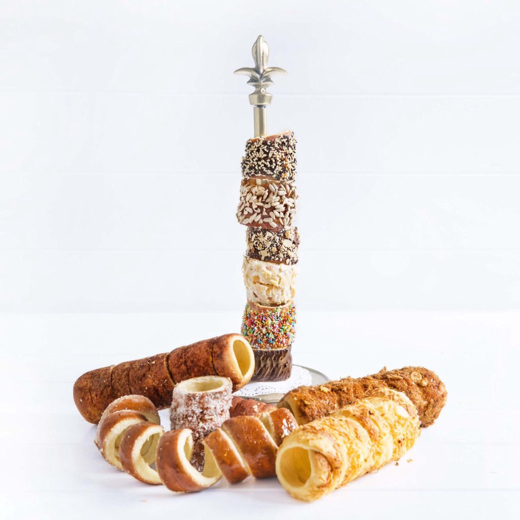 tearoomalice's tweet photo. Let's start the appetizer with delicious Hungarian pastry, chimney cake 🍴 https://t.co/OKtr8p790L