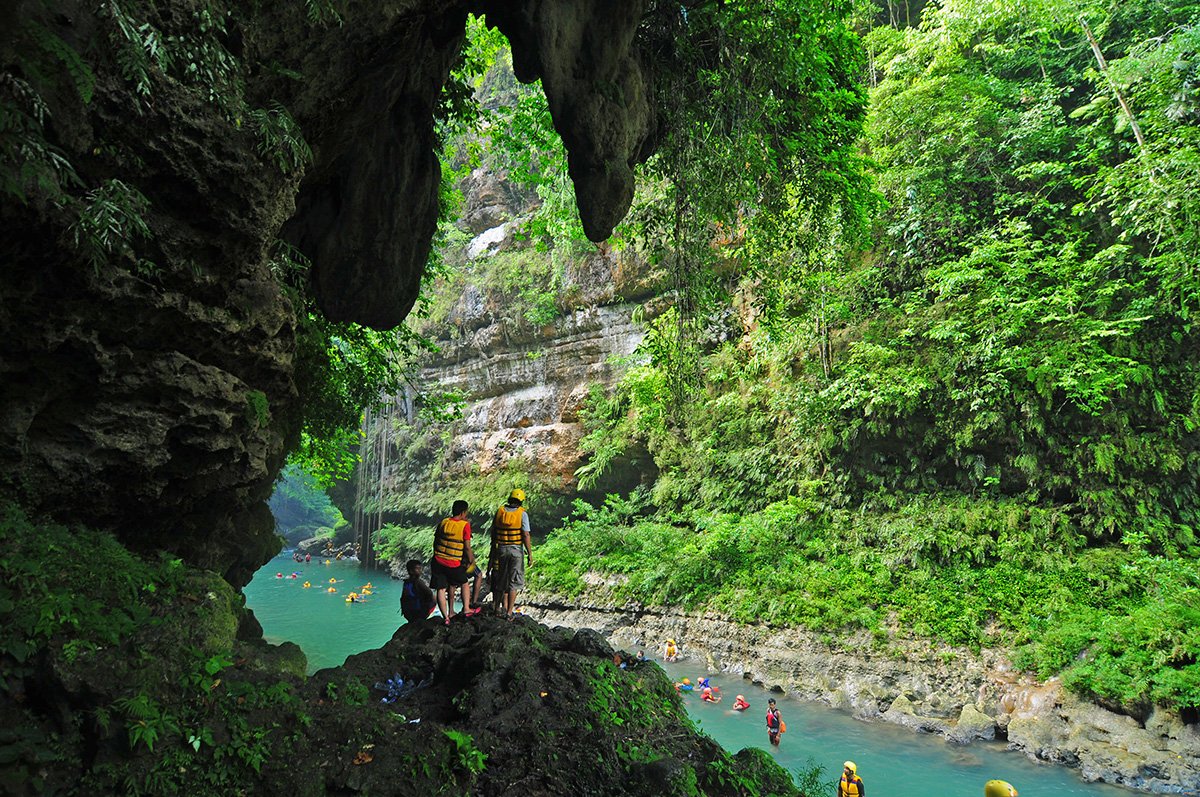 Green canyon di dekat Pangandaran ini adalah salah satu destinasi favorit di Jawa Barat. #PesonaIndonesia.
