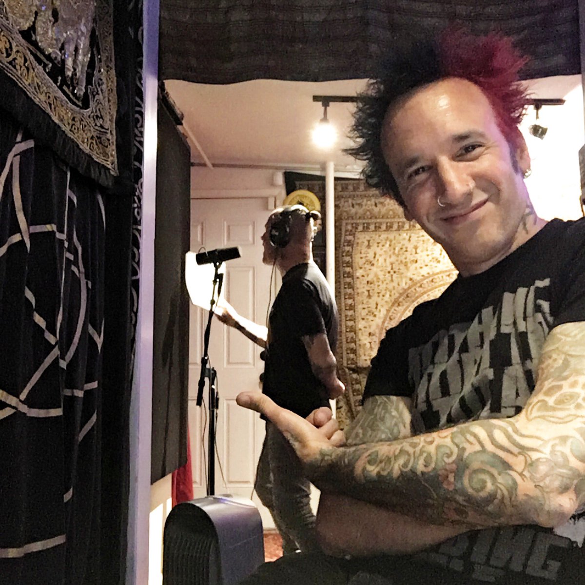 Tracking "The Mouth" <a href="/CoreyTaylorRock/">fuck your checkmark</a> #stonesour #shuresm7 #recordingstudio #room237 <a href="/stonesour/">Stone Sour</a>