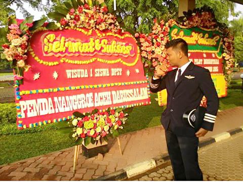 PilotDPST's tweet image. Mantap...wisuda sekolah pilot dpst tetap bergaya