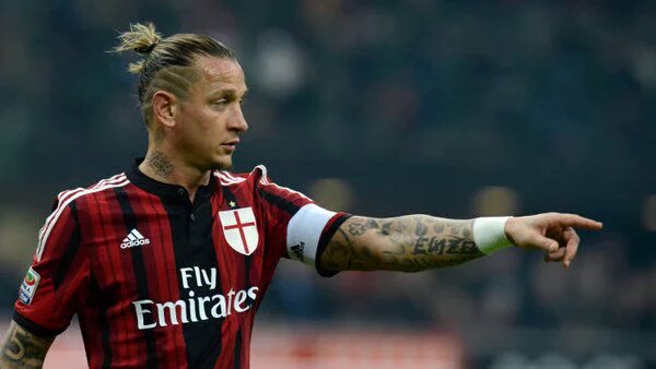 clappingmedia's tweet photo. Joyeux anniversaire à Philippe Mexes qui fête aujourd'hui ses 34 ans ! https://t.co/Rp5QM55QhL
