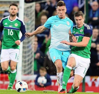 Redarmy_ckp's tweet photo. Northern Ireland 1-0 Slovenia, Paddy McNair bermain selama 70 menit #mufc https://t.co/0yJyYnyRXs