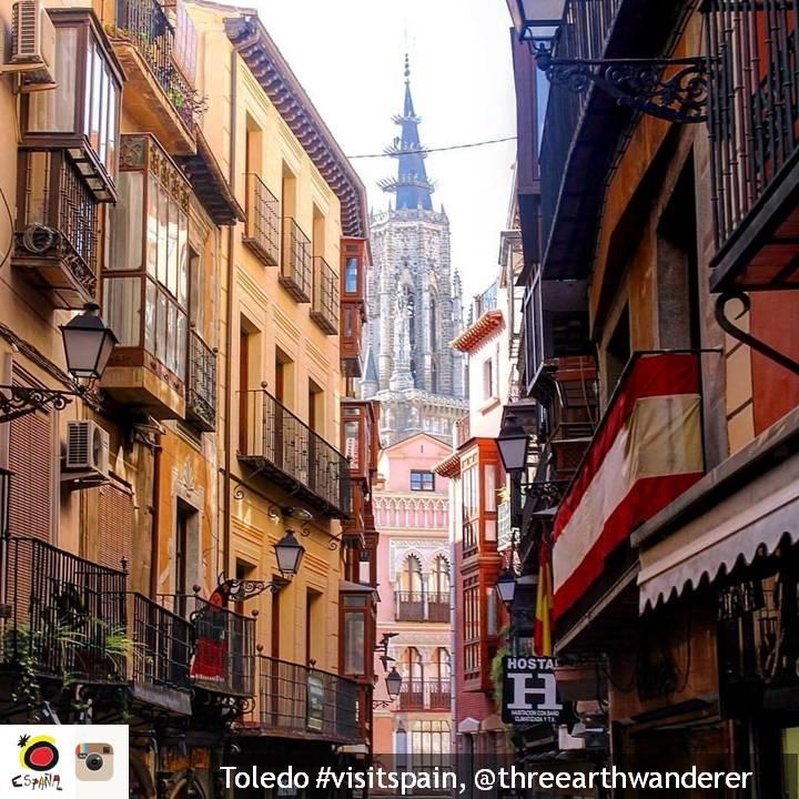 Look! There’s the #Toledo #Cathedral over there! Wow! #tourism #LaMancha#SpanishFoodCapital2016 <a href="/turismoclm/">Turismo CLM</a>