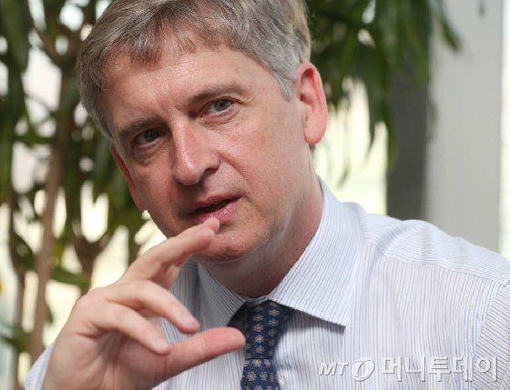 [머니투데이] "열린 '이민정책' 덕분에 세계5위 수출강국 됐어요"
- 로디 엠브레흐츠 주한 네덜란드 대사
▶goo.gl/Ol965d
#이자스민 #새누리당 #비례대표 #이민정책