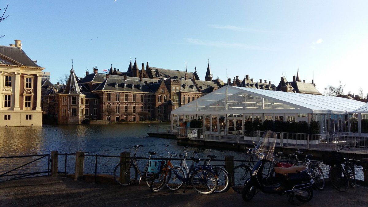 michieldijkman's tweet photo. Nuttig en interessant #ONLDinner op de hofvijver over ondernemerschap, innovatie en internationalisering. https://t.co/J5oyulA575