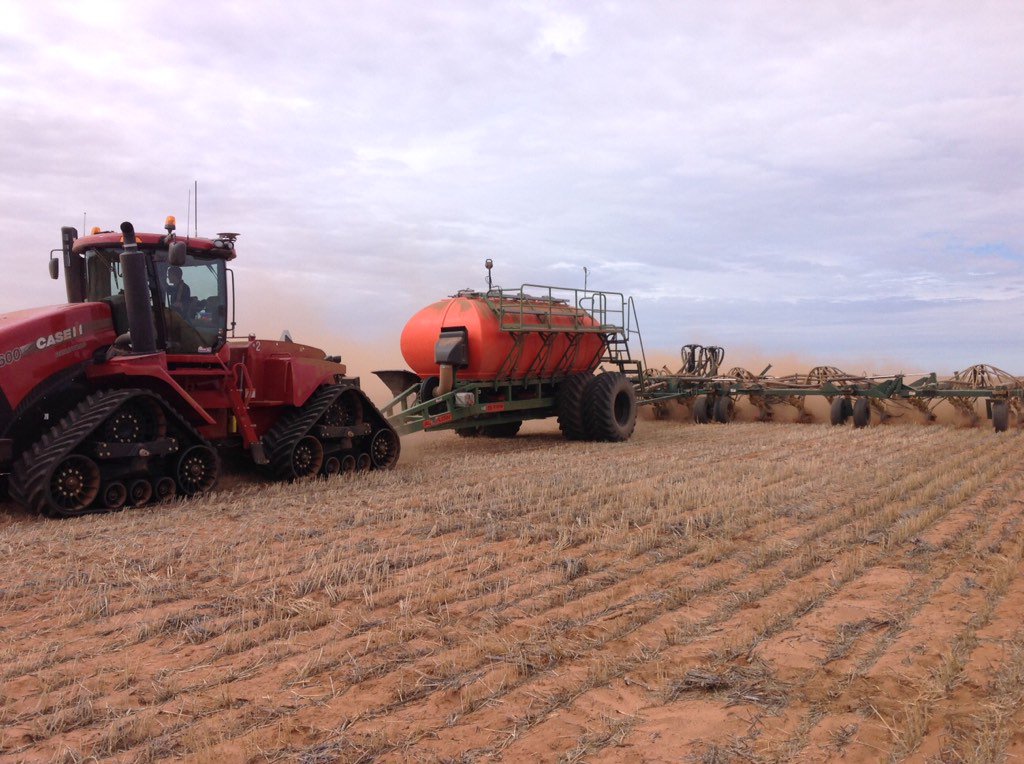 DMAg_consultant's tweet photo. Off and racing ! - sowing lupins &amp; vetch at Natya ⚡️☔️🌱🌱 https://t.co/wkNSFR0o80