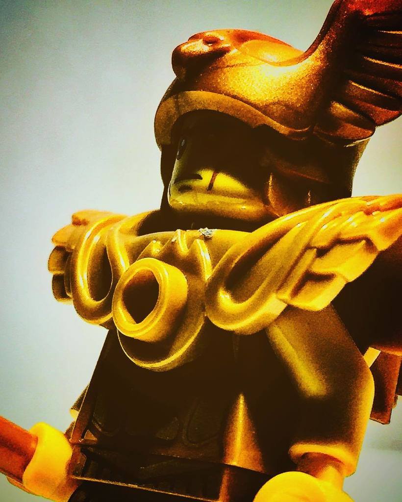 Insta_Lego's tweet photo. https://t.co/bi1wAjN9iR - zm.lego - #flyingwarrior #lego #gold #minifig #minifigs #minifiglego #legominifigures #l… https://t.co/CYWtUK17jC