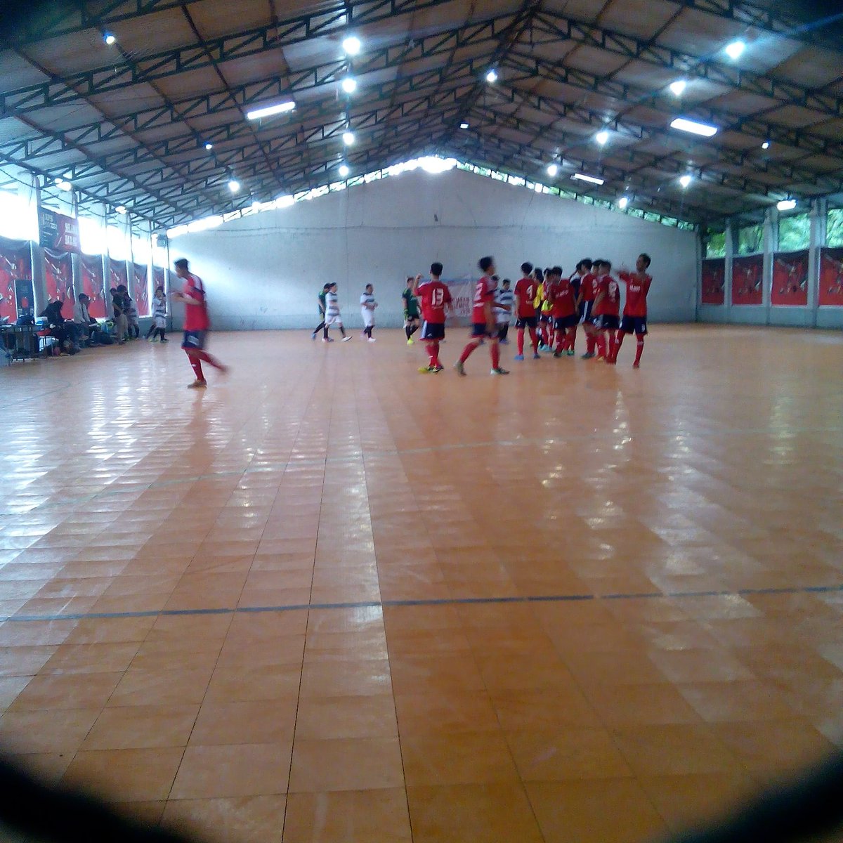 Lawlympic2016's tweet photo. Hasil akhir pertandingan futsal antara UNAIR vs BINUS : 3-1 dimenangkan oleh UNAIR 

#DREAMDAREWIN #LAWLYMPIC2016 https://t.co/bLaxZGZHl8