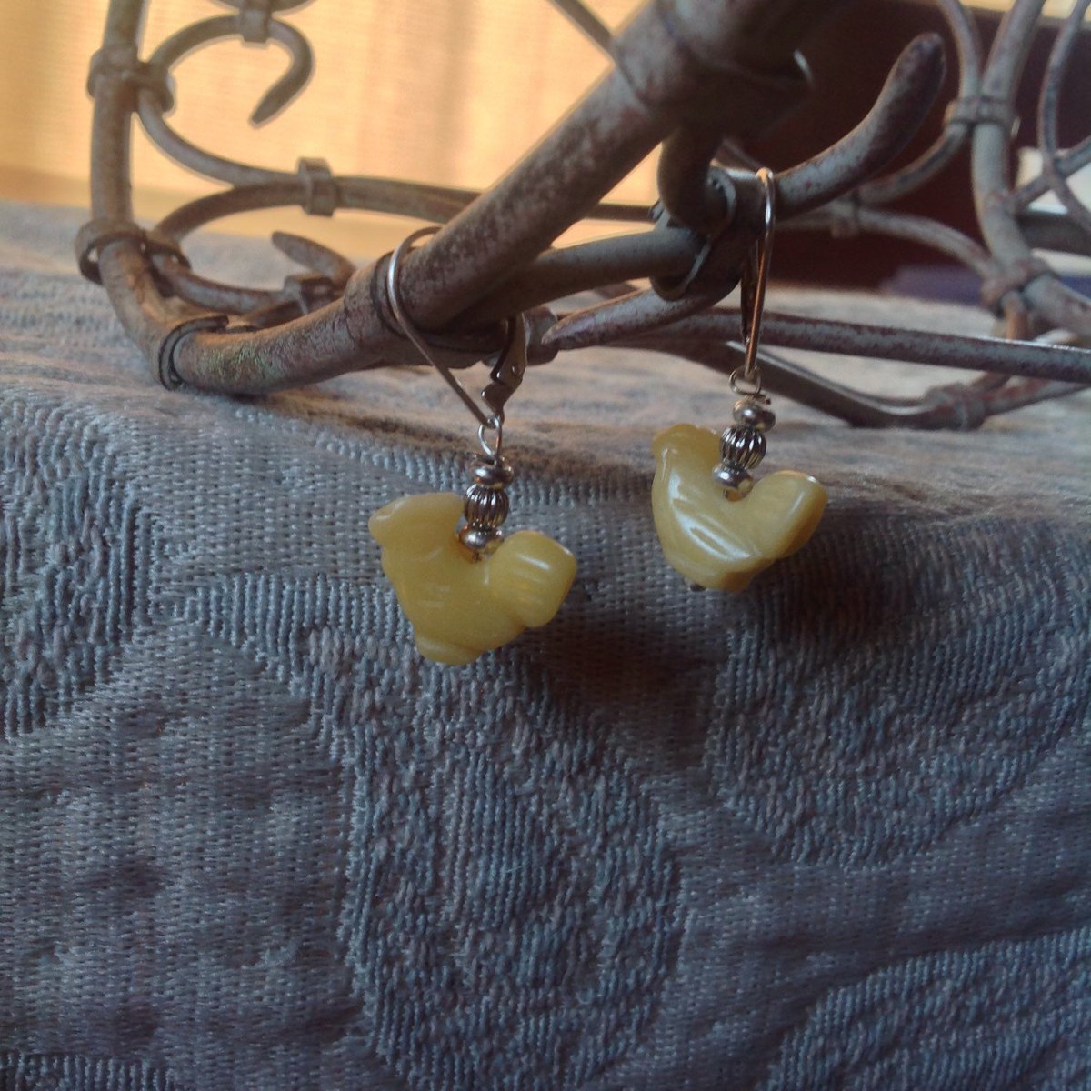 Gwynstone's tweet photo. Chicken earrings - are not fowl - rooser will crow for these … https://t.co/54b99CWCXi #Etsyhandmade #ArtisanQuality https://t.co/fTZGkxw5Rg