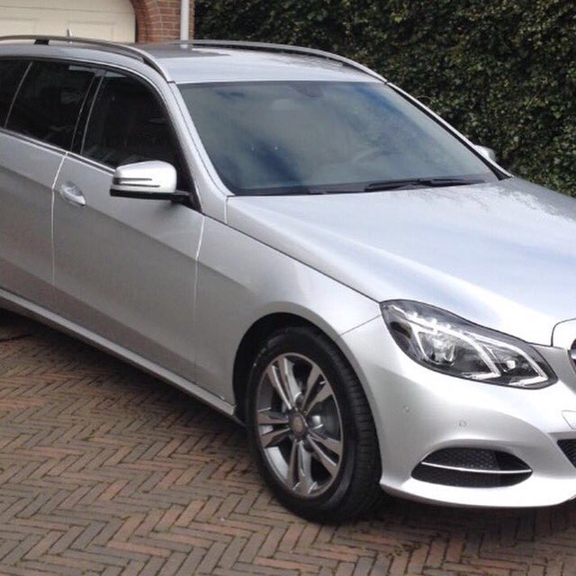 Prachtige nieuwe luxe taxi toegevoegd aan wagenpark van #DeJongsTaxicentrale. Donderdag komt er nog een. #trots