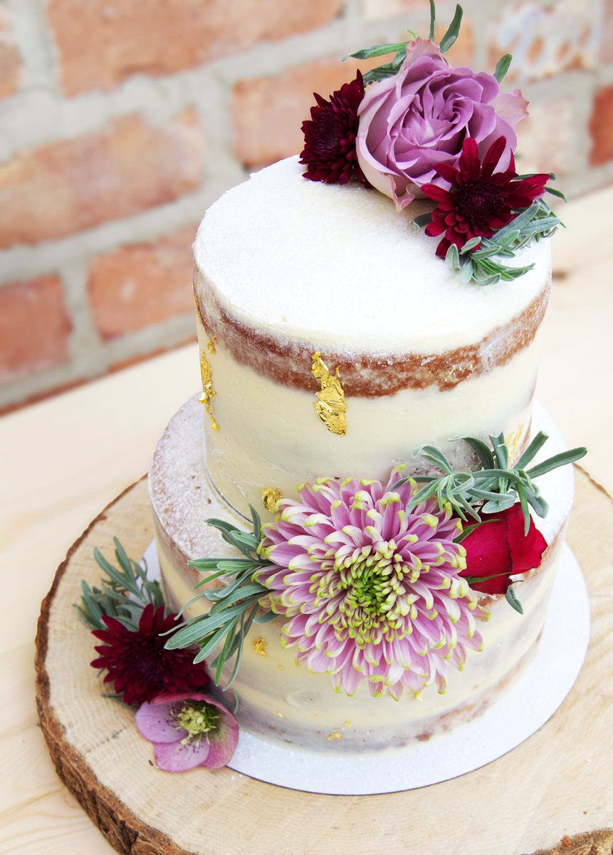 _MissFriday's tweet photo. A wonderful wedding season coming up @HorningtonManor - it's all about naked cakes 💛 https://t.co/2Nj3LlyH5r