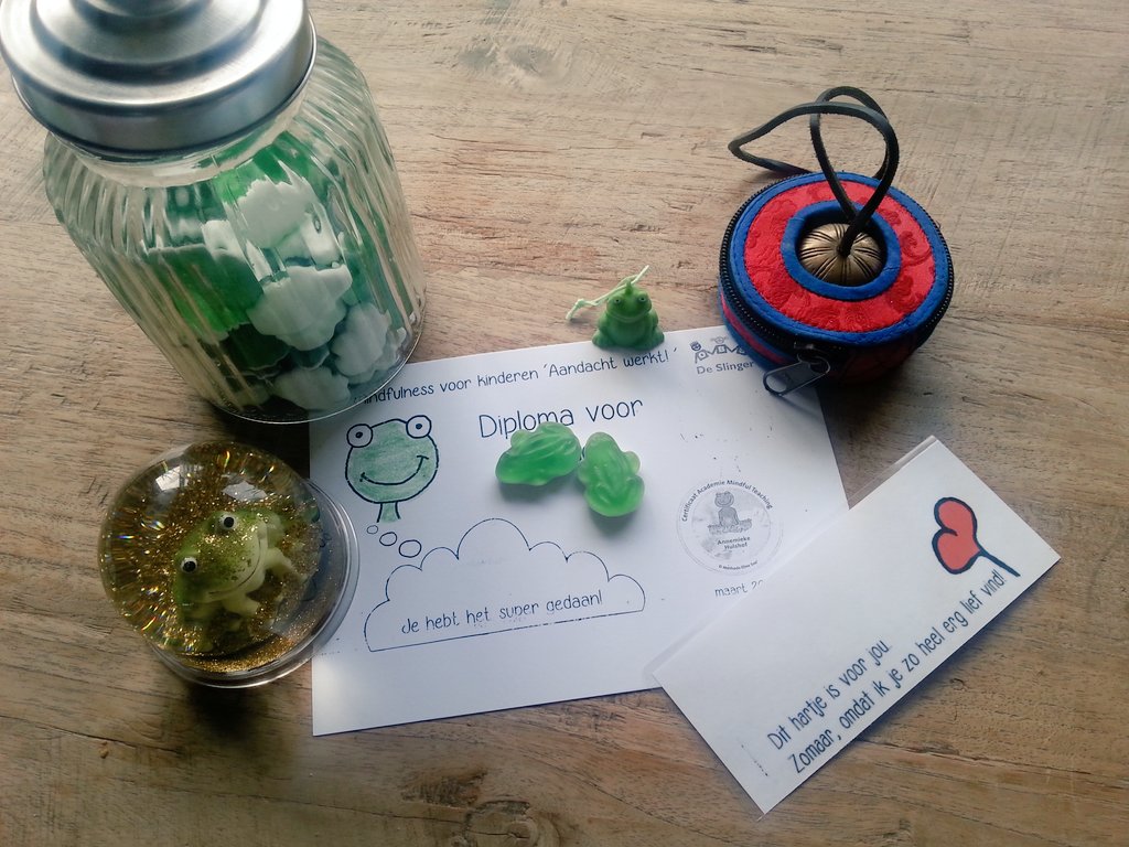 UITJEBOLINFO's tweet image. Vandaag krijgen de kinderen van groep 2-3 van @obsdeslinger hun welverdiende kikkerdiploma!