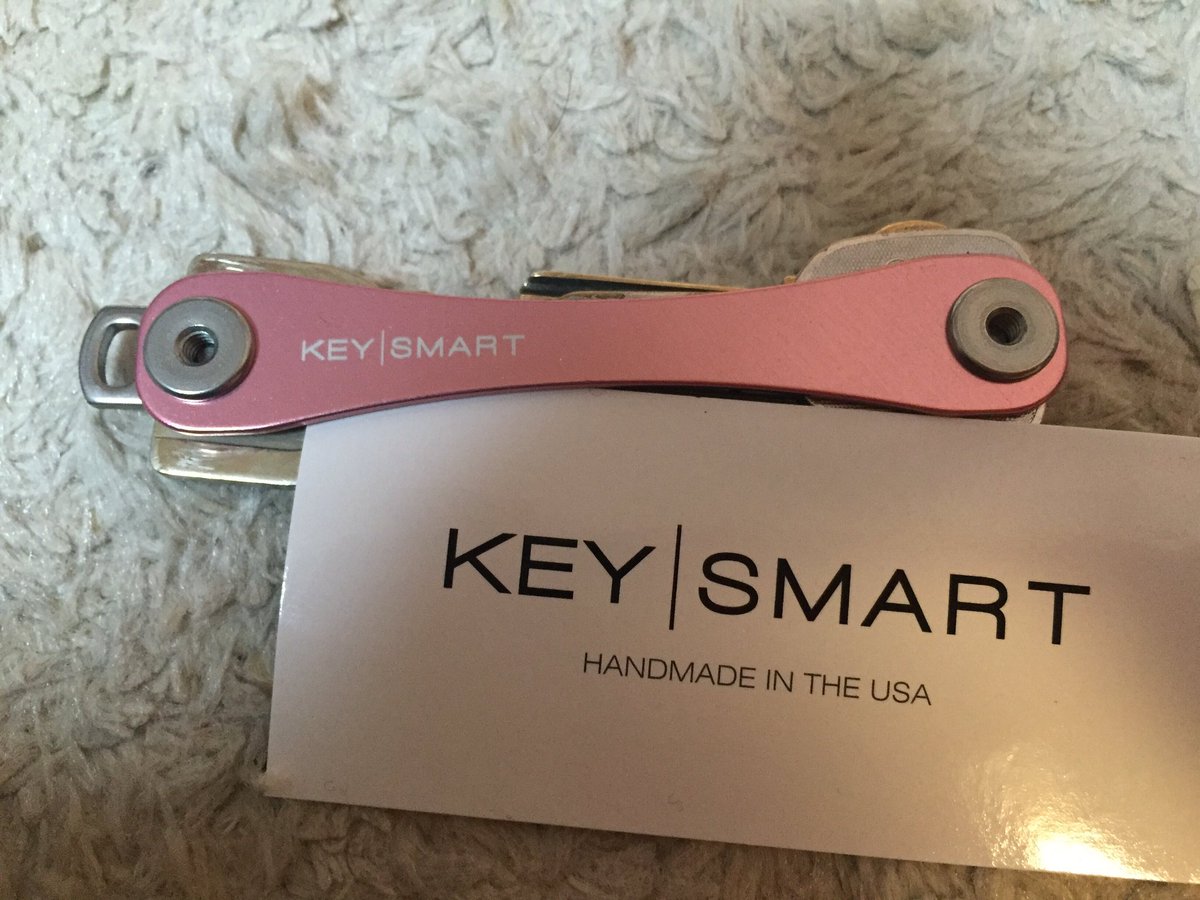 Agave_Heart's tweet photo. 鍵束をスッキリ #GetKeySmart で纏めてみた・・10本まで纏められるのを買ったのに 結局よく使う3本だけ 今までの鍵束は要らない物が沢山ついてたんだなぁ笑 https://t.co/gNlsKMW63G https://t.co/TPSistabfh